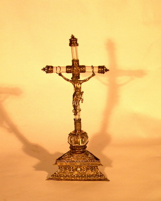 Cruz de plata y cristal roca